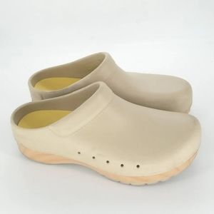 Dansko Kane Clogs Size 38 Color Sand